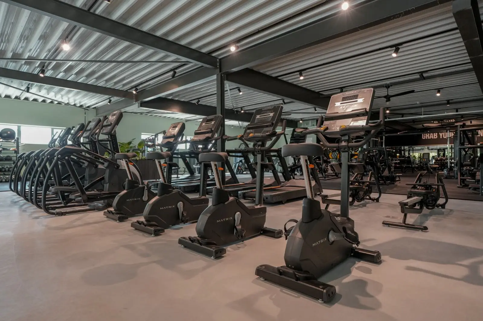 WhatsApp Image 2025-09-17 at 22.02.12 (1)